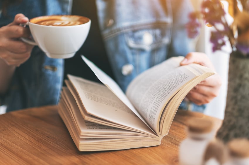 livre et café